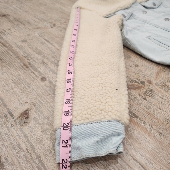 Blue ones Sherpa Blue denim jean crop jacket, womens Medium - Picture 7 of 8